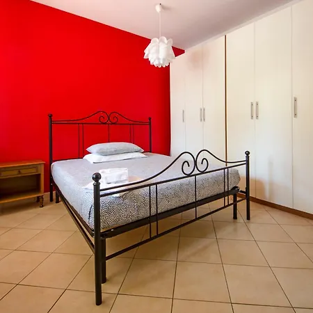 Dante Apartment *