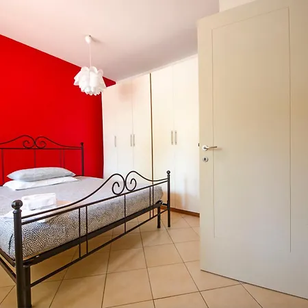 Dante Apartment *